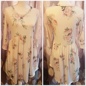 Women’s ivory floral dress with pockets